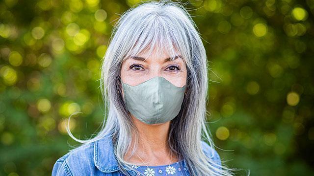 A women wearing a blue mask.